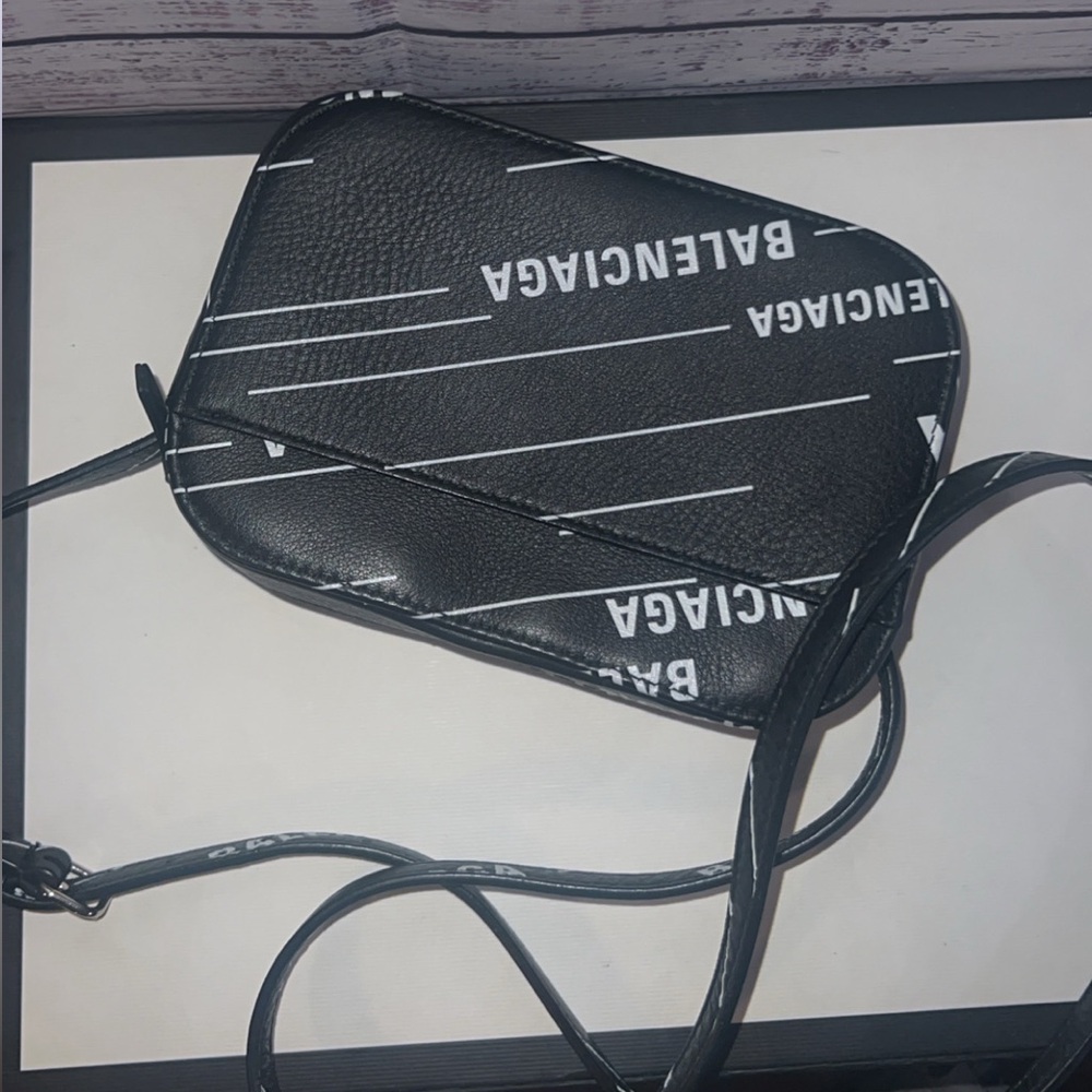 Balenciaga Everyday Logo Print Camera Bag - Picture 2 of 12